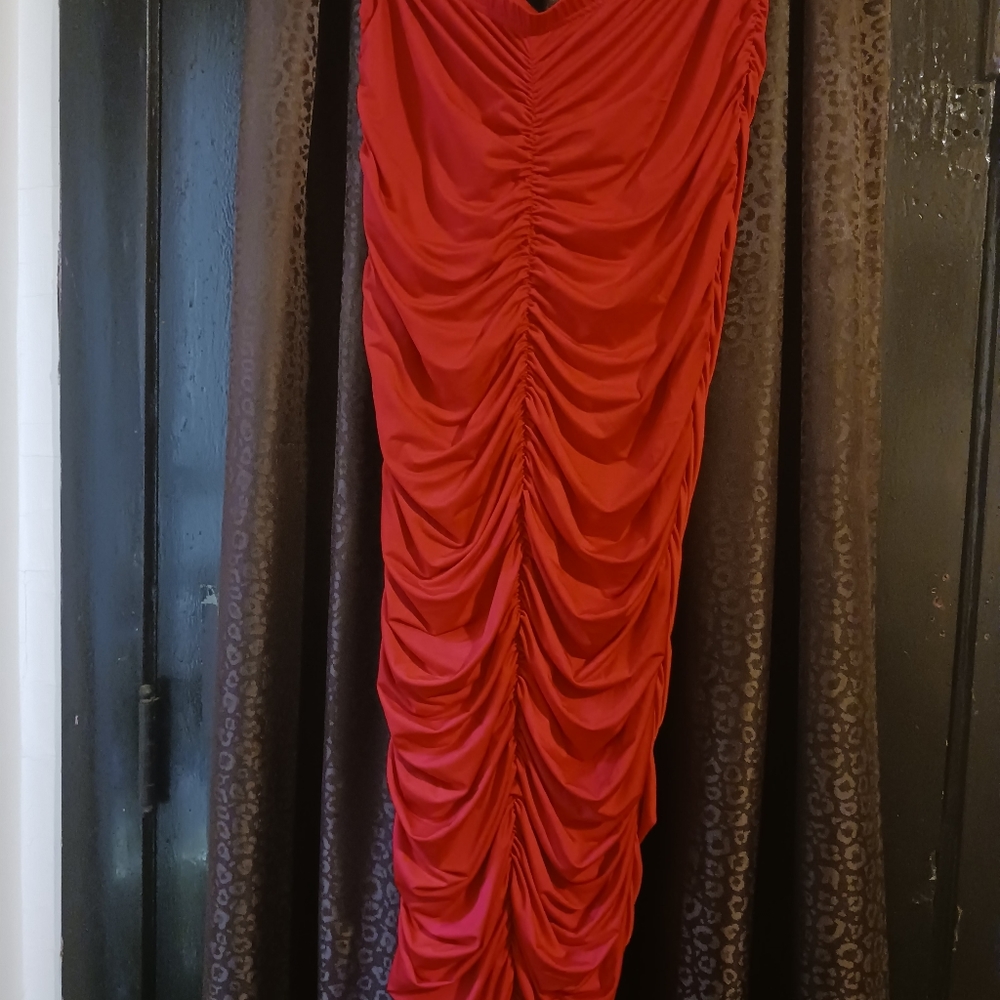Strapless runched midi dress